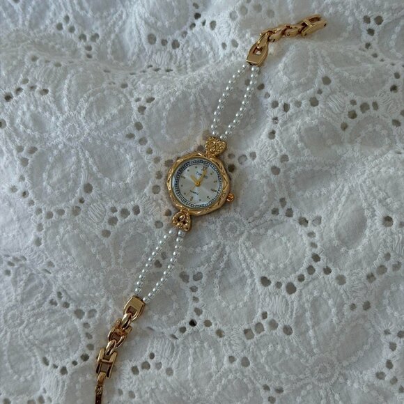 Sku:0491 cute vintage vibe gold mini watch bracelet with white pearls + gift bag - Picture 8 of 8